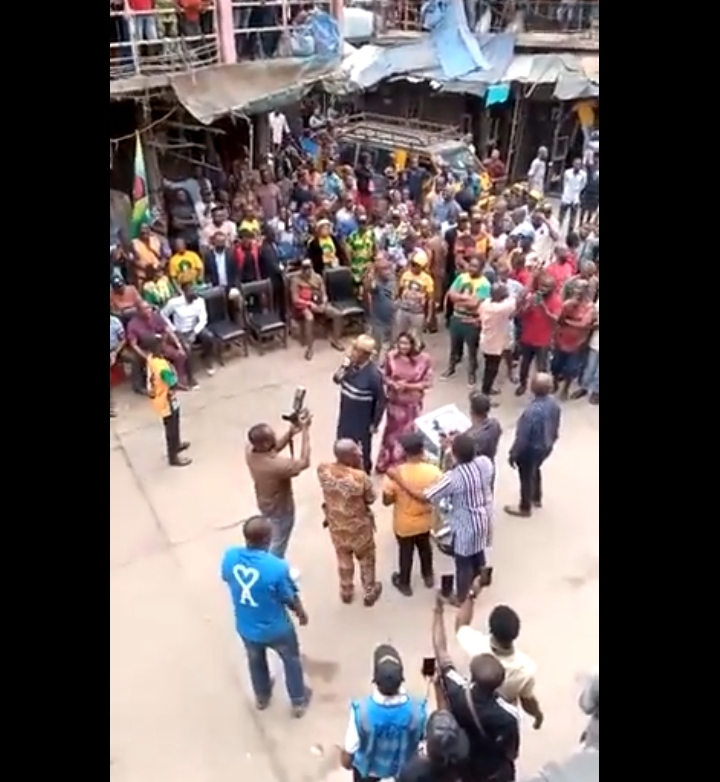 Video Of Former Anambra State Governor Being Disgraced In Onitsha Main Market