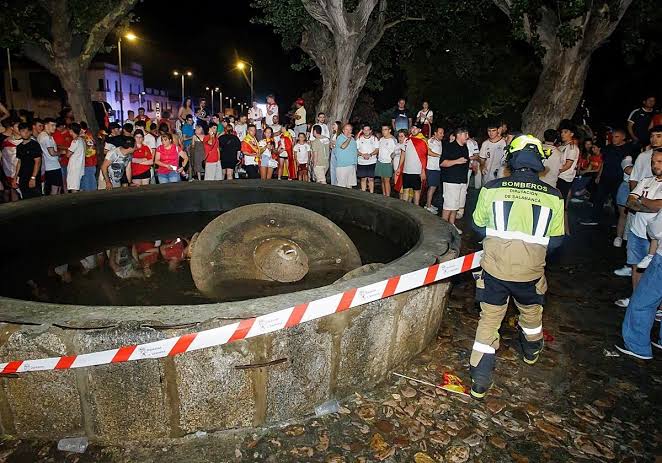 fountain collapsed