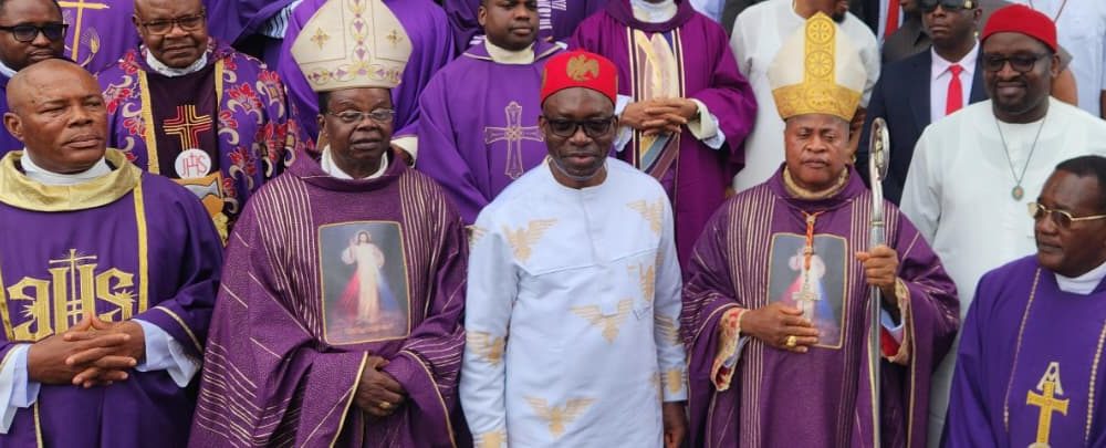 Governor Soludo paying last respect to Late Monarch, Igwe Lt. Col. Christopher Moghalu
