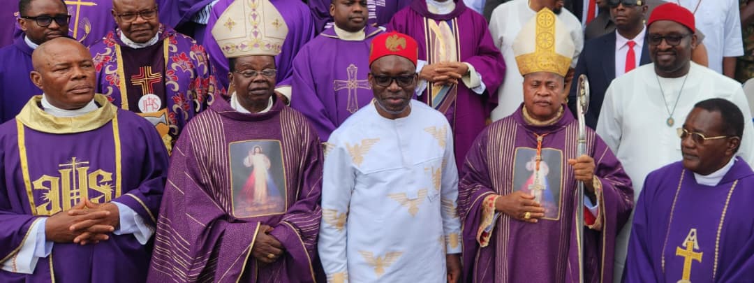 Governor Soludo paying last respect to Late Monarch, Igwe Lt. Col. Christopher Moghalu